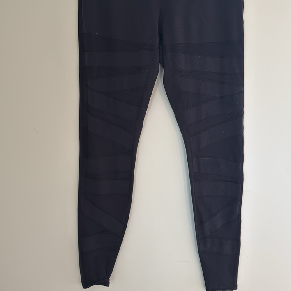 Lululemon mesh zigzag yoga pants - Picture 5 of 8